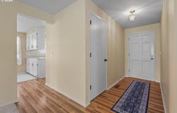 401 S CASCADE Dr, Woodburn, OR 97071