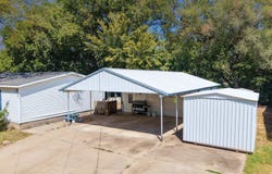 1010 E 1st, Winfield, KS 67156