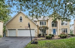 1944 Clyde Drive, Naperville, IL 60565