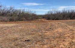 1305 VERGARA RD, Dilley, TX 78017