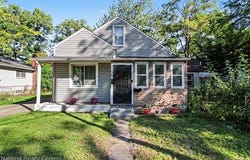 345 E Maxlow Avenue, Hazel Park, MI 48030