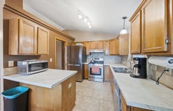 1319 E Spring Cir, Haysville, KS 67060