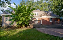 6821 Brookside Road, Kansas City, MO 64113