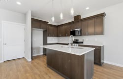 370 SE SHETTERLY Dr, Dallas, OR 97338