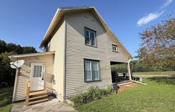122 S River St, Athens, PA 18810