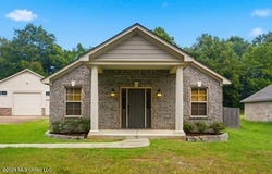 121 Woolfolk Road, Senatobia, MS 38668