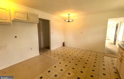 7 LANSDOWNE Road, BURLINGTON, NJ 08016