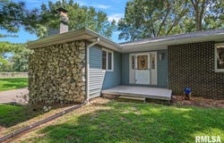 10086 Wics Road, Dawson, IL 62520