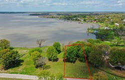 1520 Shoreline Dr, Mabank, TX 75143