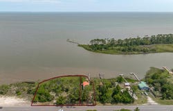 432 Highway 98, Apalachicola, FL 32320