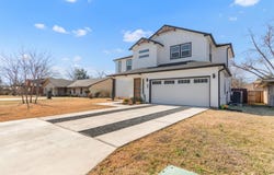 2307 Lathan Ln, Taylor, TX 76574