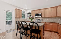 1040 Sullivans Ridge, Zionsville, IN 46077