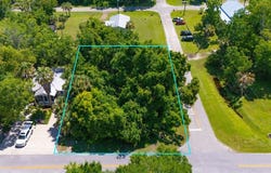 140 5th St, Apalachicola, FL 32320