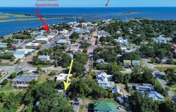 143 4th St, Apalachicola, FL 32320