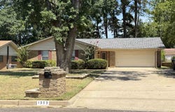 1303 Colgate Dr, Longview, TX 75601