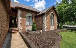 4916 S Buckingham Lane, Springfield, MO 65810