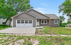406 Yuba St, Burlington, KS 66839