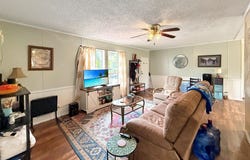 234 Sesame St, Wewahitchka, FL 32465