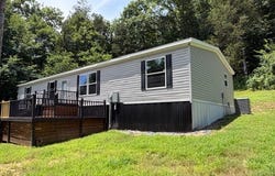 599 New Hope Rd, Celina, TN 38551
