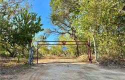 6052 TENNY CREEK RD, Luling, TX 78648
