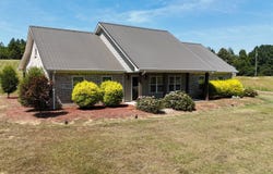 5467 MS Highway 35, Holcomb, MS 38940