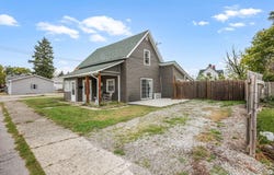 220 Barnes Avenue, Circleville, OH 43113