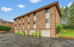 627 Hartridge Dr, Hartland, WI 53029