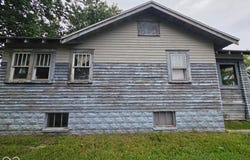 1007 E 30th Street, Anderson, IN 46016