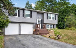 8191 Mantova Dr, Clay, NY 13041