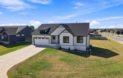 7117 E Pheasant Ridge St, Bel Aire, KS 67226