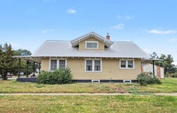 301 W 3rd St, Oshkosh, NE 69154