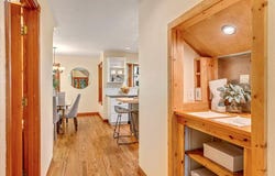 565 SHELOKUM Dr, Silverton, OR 97381