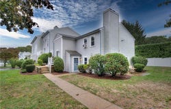 1 Willow Glen Court, Warwick, RI 02889
