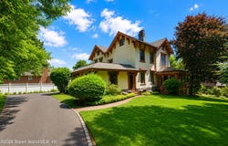 111 Douglas Road, Staten Island, NY 10304