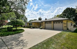 132 S Staffire Drives, Schaumburg, IL 60193