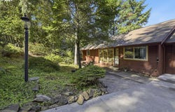 2811 TIMBERLINE Dr, Eugene, OR 97405