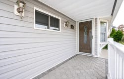 34 Hedge Lane, Westbury, NY 11590