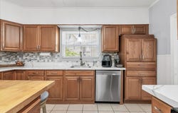 73 Pleasant St, Lowell, MA 01852