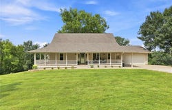 7196 SE Snow Drive, Holt, MO 64048