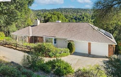 39309 Forest Park Ln, Oakhurst, CA 93644