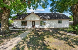 128 E Johnson Street, Hewitt, TX 76643