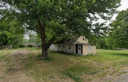 153 E Main Street, Canton, IL 61520