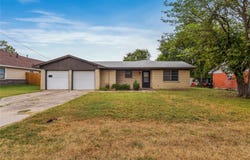 1240 E Jefferson Street, Van Alstyne, TX 75495