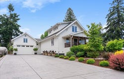 810 CHADWICK St, Silverton, OR 97381