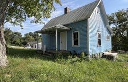 911 Loop Rd, LaFollette, TN 37766