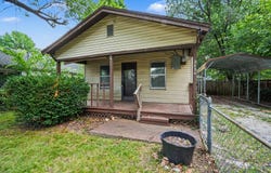 2434 N Pickwick Avenue, Springfield, MO 65803