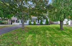 17 Richards Drive, Albany, NY 12205