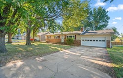 3138 W Crestview Street, Springfield, MO 65807