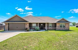 5907 NE Cornwallis Dr, Elgin, OK 73538
