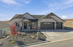 74 E Center Ln, Spokane, WA 99208